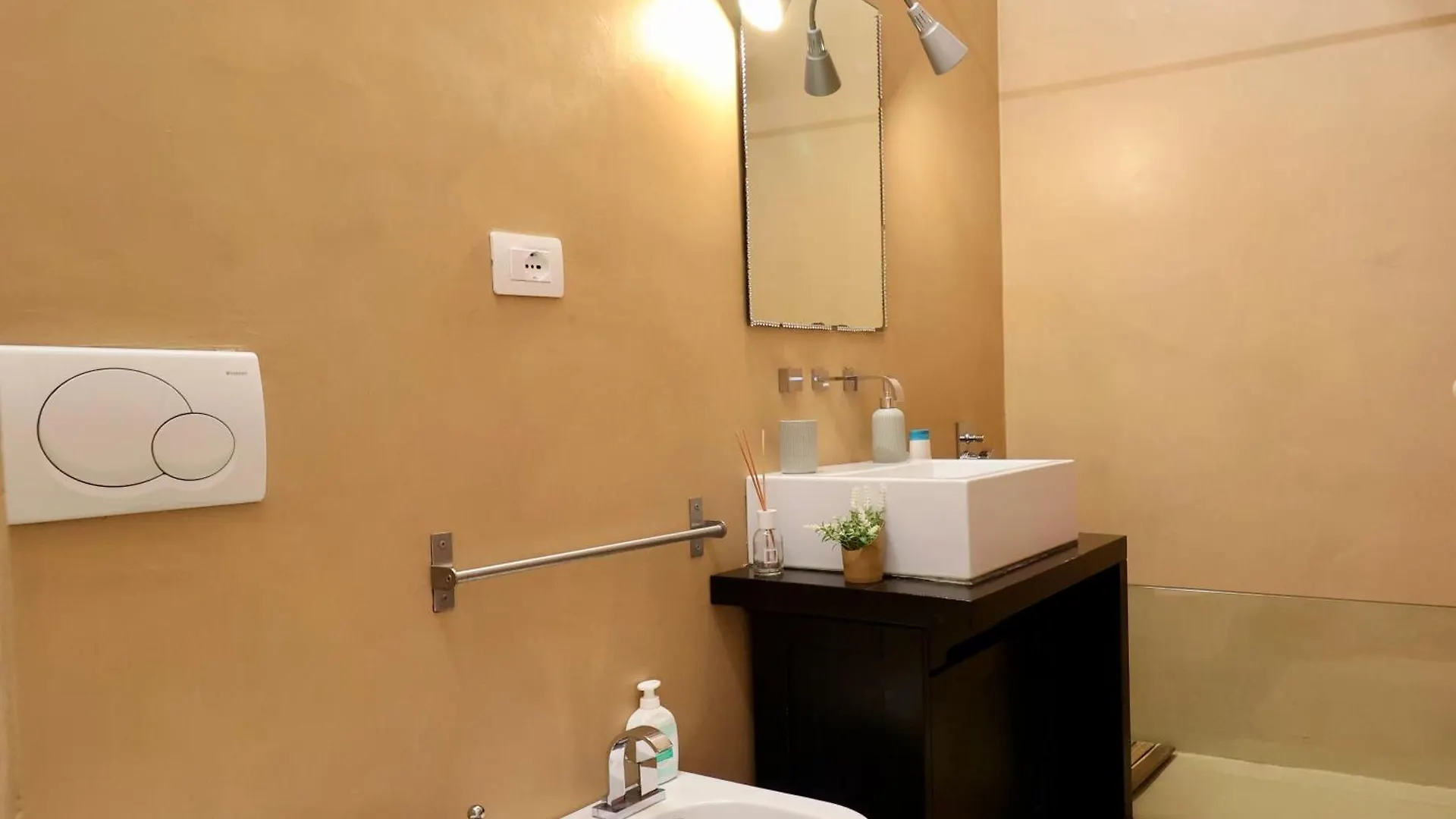 Cozy Apartment In The Center - With Wi-Fi, Smart Tv Pistoia 0*,  Italy